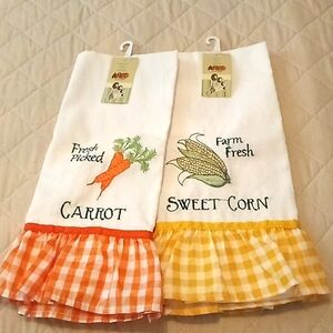 2 Cracker Barrel Farmhouse Kitchen Towels